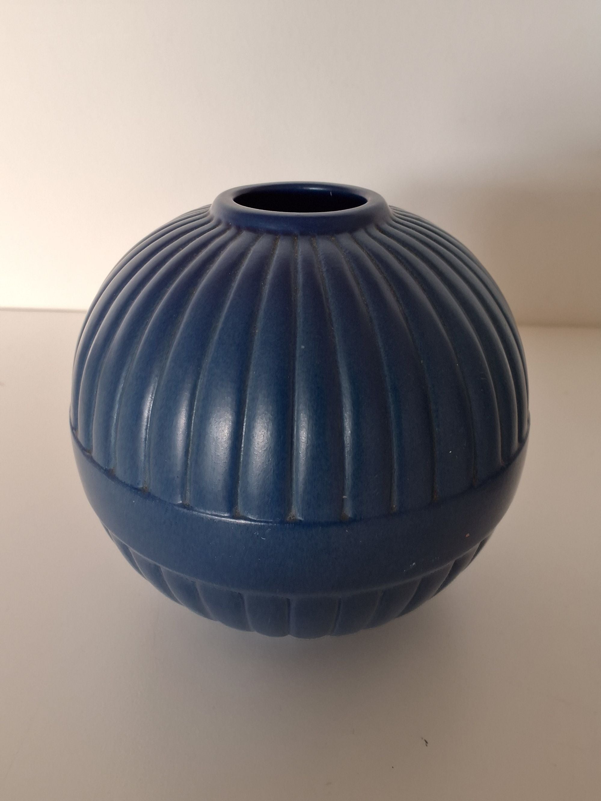 Ipsen - Mørkeblå rund vas